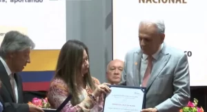 COLMAC_Condecoracion_Orden al Mérito_1