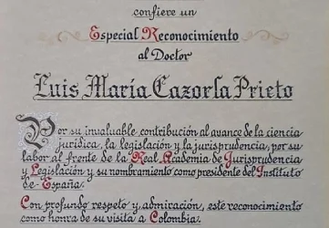 Luis María Cazorla Prieto, presidente de la Real Academia de Jurisprudencia y Legislación de España, recibe reconocimiento de COLMAC